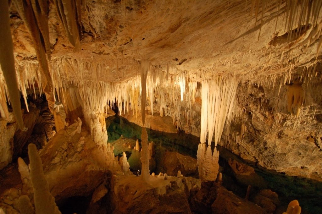 Le Grotte di Borgio Verezzi: una meraviglia sotterranea ...